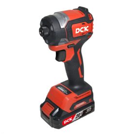   DCK Akkus ütvecsavarozó 1/4" 208 Nm szénkefe nélküli 20 V (2 x 4,0 Ah akku + töltő)